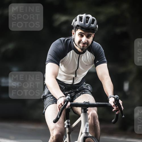 13.09.2026 - Stadtparktriathlon H.Heesch http://msf.ph/oto/10374549 13.09.2026 10:54:52 Radfahren 420, 467 meine-sportfotos.de