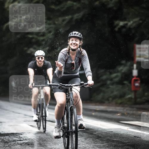 13.09.2026 - Stadtparktriathlon H.Heesch http://msf.ph/oto/10374551 13.09.2026 12:11:57 Radfahren 865, 873, 950, 974 meine-sportfotos.de