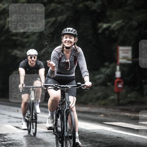 13.09.2026 - Stadtparktriathlon H.Heesch http://msf.ph/oto/10374558 13.09.2026 12:11:57 Radfahren 865, 873, 950, 974 meine-sportfotos.de