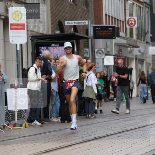 13.09.2026 - 21. swb-Marathon Bremen Strokosch-Dieckow http://msf.ph/oto/10374563 13.09.2026 12:27:09 Ziel 692 meine-sportfotos.de