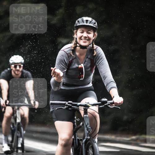 13.09.2026 - Stadtparktriathlon H.Heesch http://msf.ph/oto/10374575 13.09.2026 12:11:58 Radfahren 865, 873, 950, 974 meine-sportfotos.de