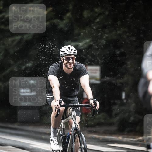 13.09.2026 - Stadtparktriathlon H.Heesch http://msf.ph/oto/10374582 13.09.2026 12:11:58 Radfahren 865, 873, 950, 974 meine-sportfotos.de