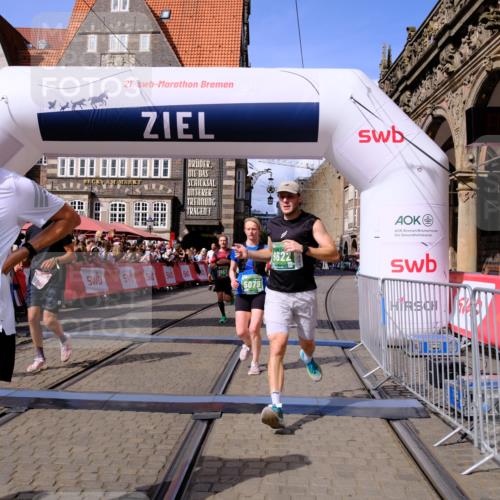 13.09.2026 - 21. swb-Marathon Bremen Tim E. http://msf.ph/oto/10374588 13.09.2026 13:11:21 Ziel 335, 697, 2021, 2759, 3440, 3448, 3484, 3647, 4429, 4475, 4571, 5079, 6471, 6657, 8183, 9410, 9622, 9762 meine-sportfotos.de