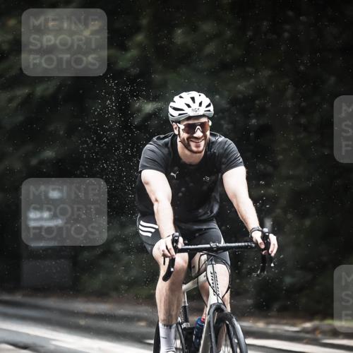 13.09.2026 - Stadtparktriathlon H.Heesch http://msf.ph/oto/10374590 13.09.2026 12:11:58 Radfahren 865, 873, 950, 974 meine-sportfotos.de