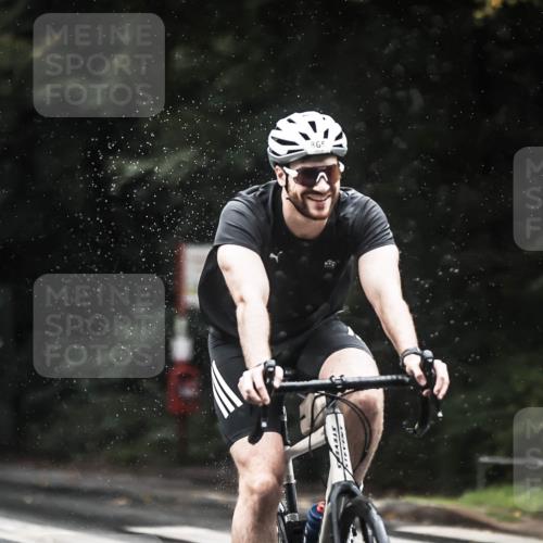 13.09.2026 - Stadtparktriathlon H.Heesch http://msf.ph/oto/10374594 13.09.2026 12:11:59 Radfahren 865, 873, 950, 974 meine-sportfotos.de
