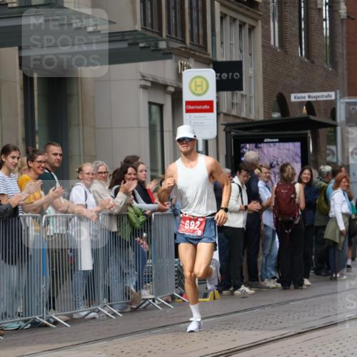 13.09.2026 - 21. swb-Marathon Bremen Strokosch-Dieckow http://msf.ph/oto/10374604 13.09.2026 12:27:11 Ziel 692 meine-sportfotos.de