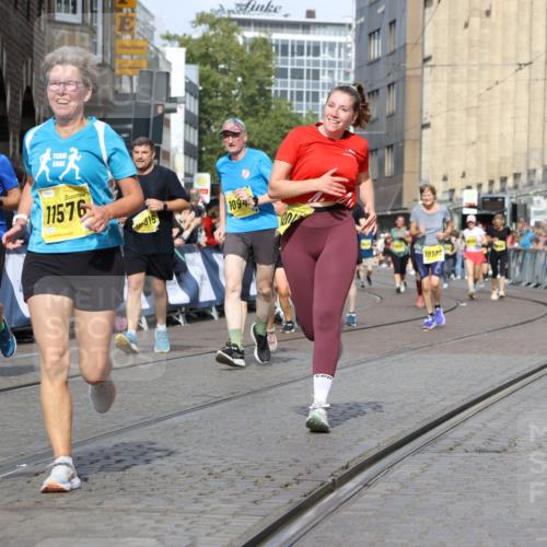 13.09.2026 - 21. swb-Marathon Bremen Strokosch-Dieckow http://msf.ph/oto/10374662 13.09.2026 11:02:23 Ziel 10257, 10409, 10444, 10473, 10500, 10617, 10636, 10803, 10817, 10924, 11115, 11268, 11436, 11576, 11811, 11859, 12016, 12094, 12095, 12134, 12135, 12145, 12360, 12412, 12437, 12506, 11137, 11261, 11508, 11526, 11554, 11662, 11890, 11945, 12169, 12252, 12429, 12489 meine-sportfotos.de