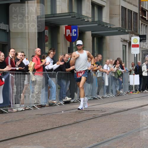 13.09.2026 - 21. swb-Marathon Bremen Strokosch-Dieckow http://msf.ph/oto/10374668 13.09.2026 12:27:12 Ziel 692 meine-sportfotos.de