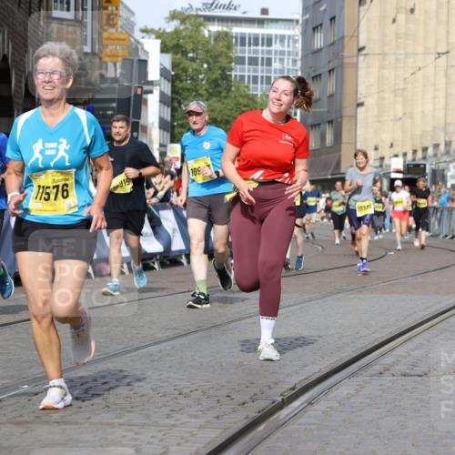 13.09.2026 - 21. swb-Marathon Bremen Strokosch-Dieckow http://msf.ph/oto/10374681 13.09.2026 11:02:23 Ziel 10257, 10409, 10444, 10473, 10500, 10617, 10636, 10803, 10817, 10924, 11115, 11268, 11436, 11576, 11811, 11859, 12016, 12094, 12095, 12134, 12135, 12145, 12360, 12412, 12437, 12506, 11137, 11261, 11508, 11526, 11554, 11662, 11890, 11945, 12169, 12252, 12429, 12489 meine-sportfotos.de