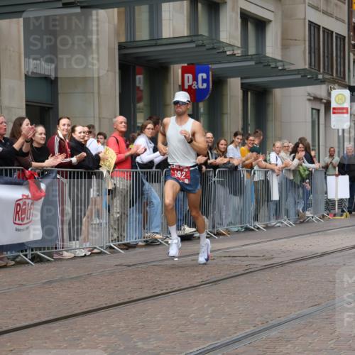 13.09.2026 - 21. swb-Marathon Bremen Strokosch-Dieckow http://msf.ph/oto/10374694 13.09.2026 12:27:12 Ziel 692 meine-sportfotos.de