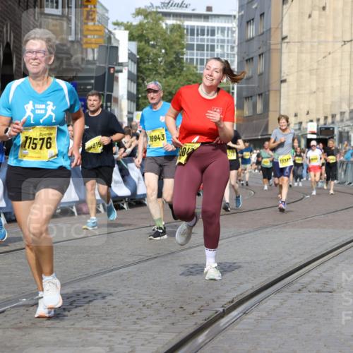 13.09.2026 - 21. swb-Marathon Bremen Strokosch-Dieckow http://msf.ph/oto/10374703 13.09.2026 11:02:23 Ziel 10257, 10409, 10444, 10473, 10500, 10617, 10636, 10803, 10817, 10924, 11115, 11268, 11436, 11576, 11811, 11859, 12016, 12094, 12095, 12134, 12135, 12145, 12360, 12412, 12437, 12506, 11137, 11261, 11508, 11526, 11554, 11662, 11890, 11945, 12169, 12252, 12429, 12489 meine-sportfotos.de