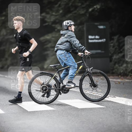 13.09.2026 - Stadtparktriathlon H.Heesch http://msf.ph/oto/10374714 13.09.2026 10:55:05 Radfahren 372, 381, 432, 473, 520, 557, 572, 666 meine-sportfotos.de