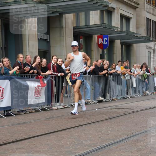 13.09.2026 - 21. swb-Marathon Bremen Strokosch-Dieckow http://msf.ph/oto/10374717 13.09.2026 12:27:12 Ziel 692 meine-sportfotos.de