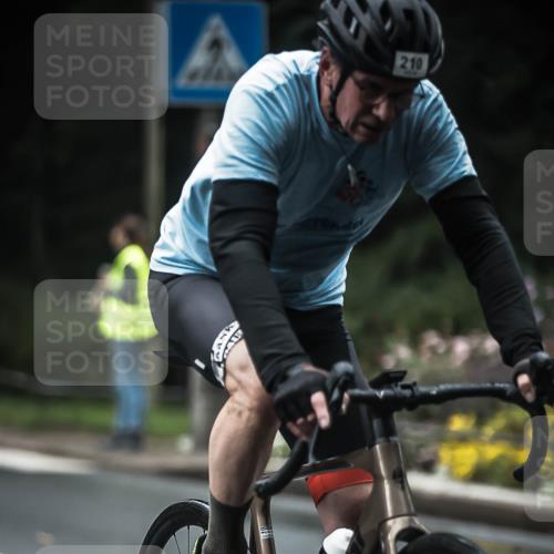 13.09.2026 - Stadtparktriathlon H.Heesch http://msf.ph/oto/10374787 13.09.2026 10:25:52 Radfahren 210, 257, 284, 316, 466 meine-sportfotos.de