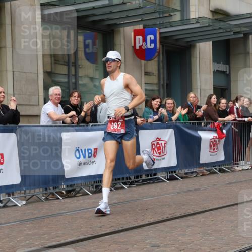 13.09.2026 - 21. swb-Marathon Bremen Strokosch-Dieckow http://msf.ph/oto/10374806 13.09.2026 12:27:13 Ziel 692 meine-sportfotos.de