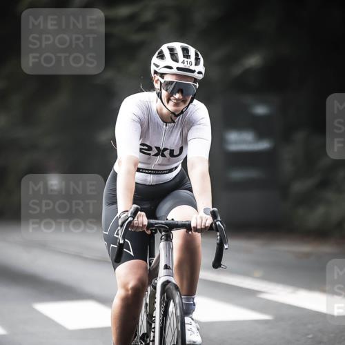 13.09.2026 - Stadtparktriathlon H.Heesch http://msf.ph/oto/10374813 13.09.2026 10:55:19 Radfahren 377, 410, 542 meine-sportfotos.de