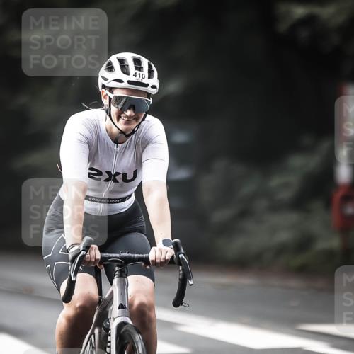 13.09.2026 - Stadtparktriathlon H.Heesch http://msf.ph/oto/10374819 13.09.2026 10:55:19 Radfahren 377, 410, 542 meine-sportfotos.de