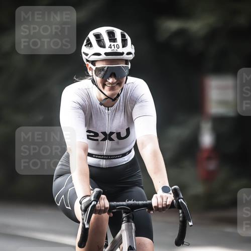 13.09.2026 - Stadtparktriathlon H.Heesch http://msf.ph/oto/10374833 13.09.2026 10:55:19 Radfahren 377, 410, 542 meine-sportfotos.de