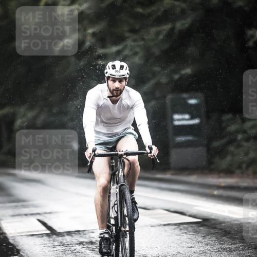 13.09.2026 - Stadtparktriathlon H.Heesch http://msf.ph/oto/10374843 13.09.2026 12:12:37 Radfahren 842, 996 meine-sportfotos.de