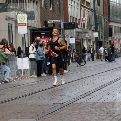 13.09.2026 - 21. swb-Marathon Bremen Strokosch-Dieckow http://msf.ph/oto/10374861 13.09.2026 12:28:22 Ziel 443, 2054, 614, 751 meine-sportfotos.de