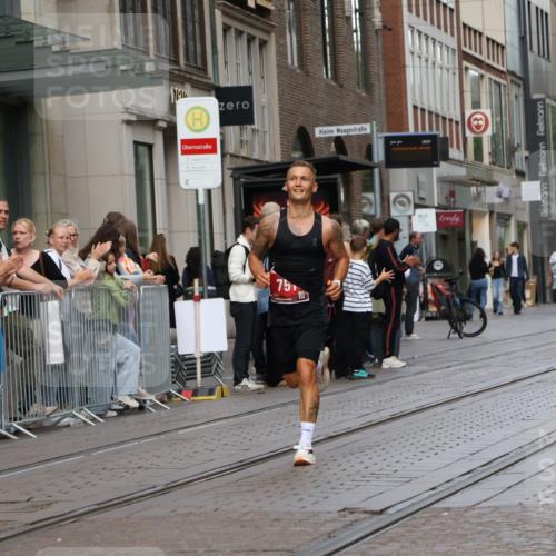 13.09.2026 - 21. swb-Marathon Bremen Strokosch-Dieckow http://msf.ph/oto/10374877 13.09.2026 12:28:22 Ziel 443, 2054, 614, 751 meine-sportfotos.de