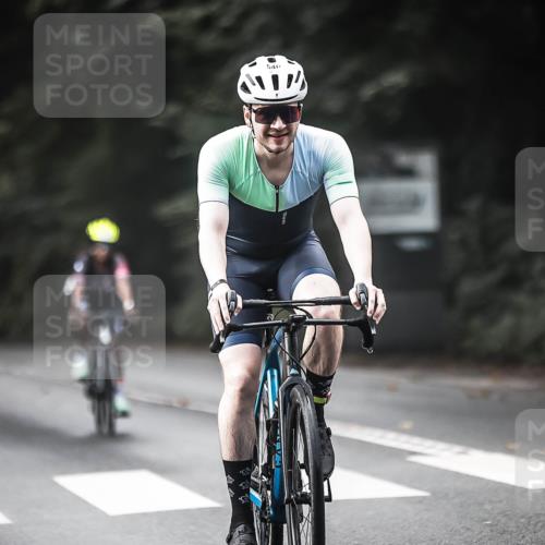 13.09.2026 - Stadtparktriathlon H.Heesch http://msf.ph/oto/10374906 13.09.2026 10:55:30 Radfahren 353, 358, 370, 392, 546, 672 meine-sportfotos.de