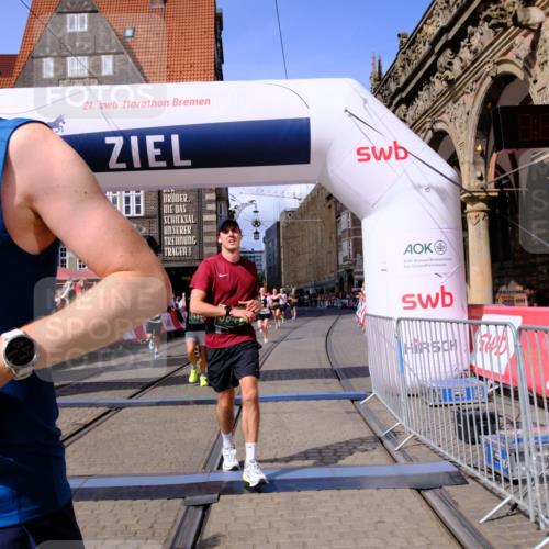 13.09.2026 - 21. swb-Marathon Bremen Tim E. http://msf.ph/oto/10374949 13.09.2026 13:11:29 Ziel 335, 697, 1349, 2087, 3440, 3448, 3484, 3647, 4429, 6274, 6471, 6657, 8183, 8474, 9410, 9618, 9762 meine-sportfotos.de