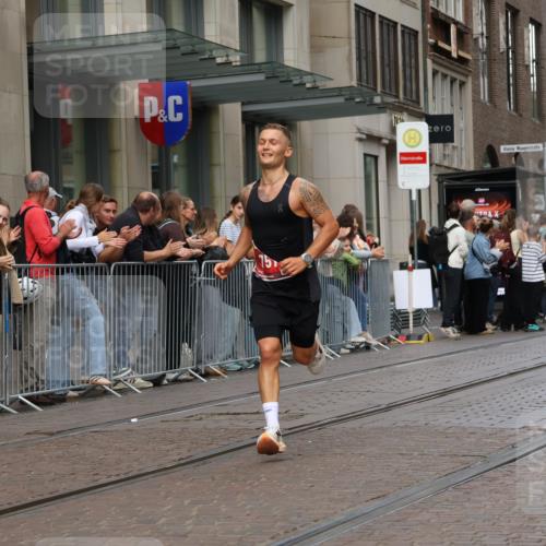 13.09.2026 - 21. swb-Marathon Bremen Strokosch-Dieckow http://msf.ph/oto/10374962 13.09.2026 12:28:24 Ziel 2054, 443, 614, 751 meine-sportfotos.de