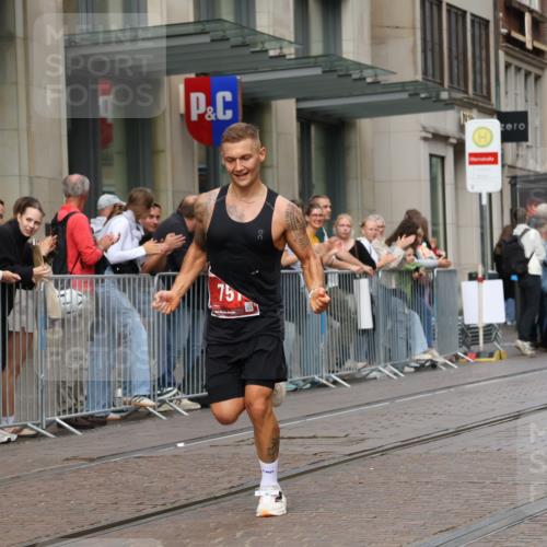 13.09.2026 - 21. swb-Marathon Bremen Strokosch-Dieckow http://msf.ph/oto/10374980 13.09.2026 12:28:24 Ziel 2054, 443, 614, 751 meine-sportfotos.de