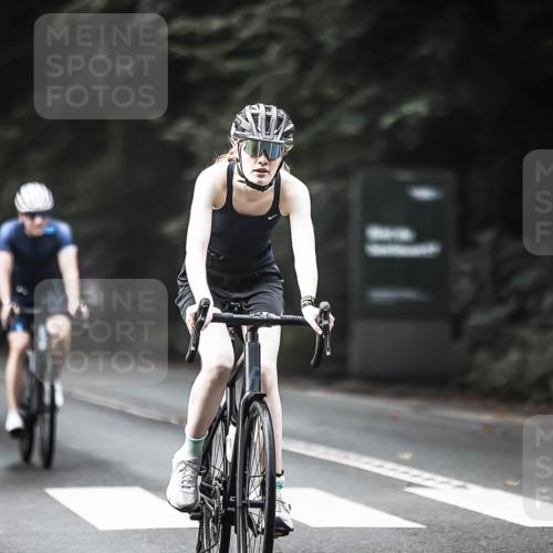 13.09.2026 - Stadtparktriathlon H.Heesch http://msf.ph/oto/10375001 13.09.2026 10:55:47 Radfahren 361, 470, 498 meine-sportfotos.de