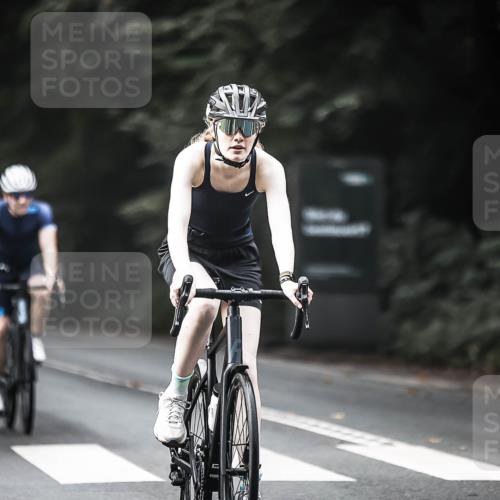 13.09.2026 - Stadtparktriathlon H.Heesch http://msf.ph/oto/10375007 13.09.2026 10:55:47 Radfahren 361, 470, 498 meine-sportfotos.de