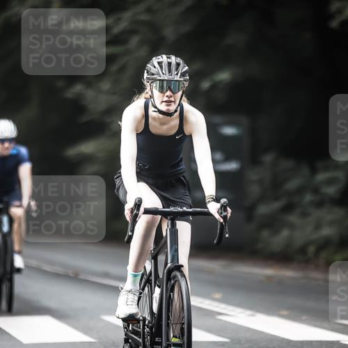 13.09.2026 - Stadtparktriathlon H.Heesch http://msf.ph/oto/10375010 13.09.2026 10:55:48 Radfahren 361, 470, 498 meine-sportfotos.de