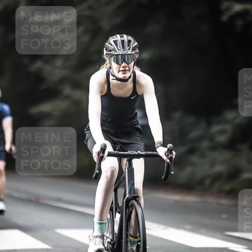 13.09.2026 - Stadtparktriathlon H.Heesch http://msf.ph/oto/10375014 13.09.2026 10:55:48 Radfahren 361, 470, 498 meine-sportfotos.de