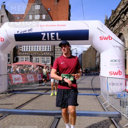 13.09.2026 - 21. swb-Marathon Bremen Tim E. http://msf.ph/oto/10375021 13.09.2026 13:11:30 Ziel 335, 697, 1349, 2087, 3440, 3448, 3484, 3647, 4429, 6274, 6471, 8183, 8474, 9291, 9410, 9618, 9762 meine-sportfotos.de