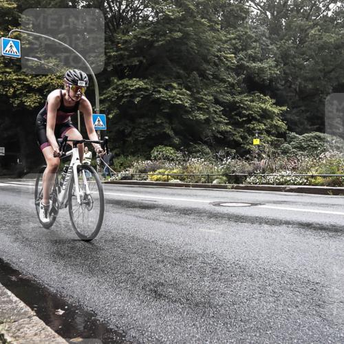 13.09.2026 - Stadtparktriathlon H.Heesch http://msf.ph/oto/10375036 13.09.2026 09:14:40 Radfahren 81, 178, 201 meine-sportfotos.de