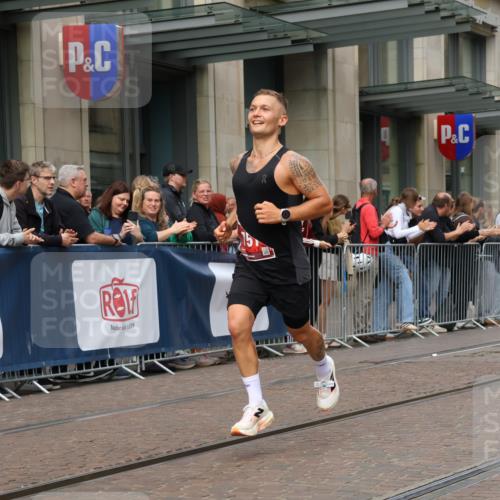 13.09.2026 - 21. swb-Marathon Bremen Strokosch-Dieckow http://msf.ph/oto/10375041 13.09.2026 12:28:25 Ziel 2054, 443, 614, 751 meine-sportfotos.de