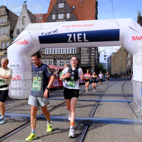 13.09.2026 - 21. swb-Marathon Bremen Tim E. http://msf.ph/oto/10375083 13.09.2026 13:11:33 Ziel 1349, 2087, 3440, 3448, 3484, 3647, 3899, 4429, 6274, 8474, 9291, 9410, 9618, 9762 meine-sportfotos.de