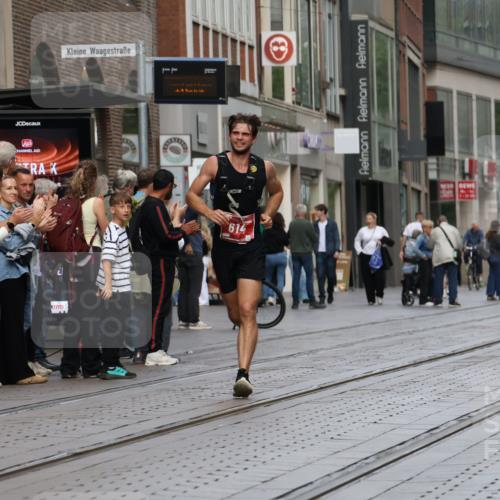13.09.2026 - 21. swb-Marathon Bremen Strokosch-Dieckow http://msf.ph/oto/10375093 13.09.2026 12:28:28 Ziel 796, 443, 614, 751, 2054 meine-sportfotos.de