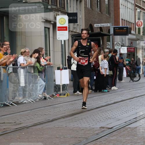 13.09.2026 - 21. swb-Marathon Bremen Strokosch-Dieckow http://msf.ph/oto/10375148 13.09.2026 12:28:30 Ziel 796, 443, 614, 751, 2054 meine-sportfotos.de