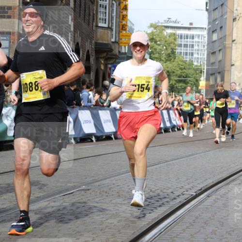 13.09.2026 - 21. swb-Marathon Bremen Strokosch-Dieckow http://msf.ph/oto/10375195 13.09.2026 11:02:33 Ziel 10153, 10154, 10173, 10273, 10274, 10278, 10331, 10338, 10439, 10473, 10500, 10636, 10738, 10803, 10885, 10915, 10943, 11249, 11505, 11576, 11811, 11853, 11886, 12016, 12042, 12094, 12134, 12135, 12437, 12506, 10190, 10296, 10633, 10783, 10945, 10954, 10985, 11096, 11107, 11261, 11662, 11701, 11719, 11776, 12071, 12154, 12429, 12451 meine-sportfotos.de
