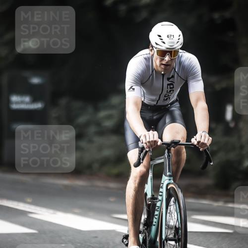13.09.2026 - Stadtparktriathlon H.Heesch http://msf.ph/oto/10375200 13.09.2026 10:55:59 Radfahren 351, 427, 493, 498, 506, 513, 547, 671 meine-sportfotos.de