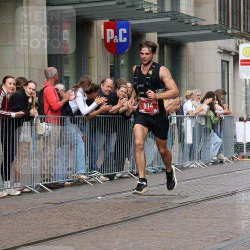 13.09.2026 - 21. swb-Marathon Bremen Strokosch-Dieckow http://msf.ph/oto/10375218 13.09.2026 12:28:32 Ziel 317, 796, 1046, 443, 614, 751, 2054 meine-sportfotos.de