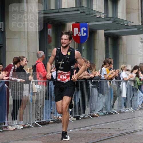 13.09.2026 - 21. swb-Marathon Bremen Strokosch-Dieckow http://msf.ph/oto/10375231 13.09.2026 12:28:32 Ziel 317, 796, 1046, 443, 614, 751, 2054 meine-sportfotos.de