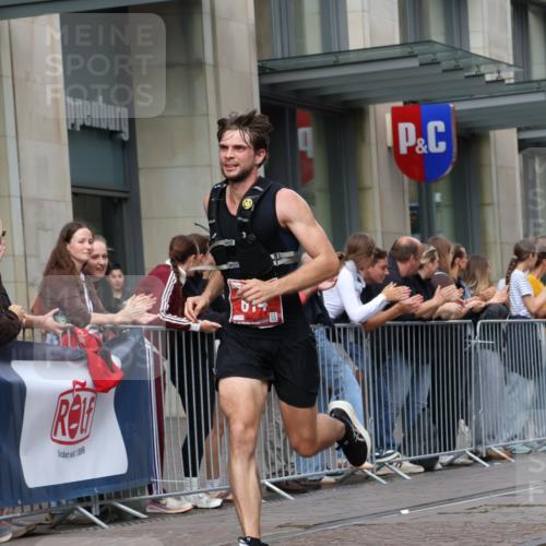 13.09.2026 - 21. swb-Marathon Bremen Strokosch-Dieckow http://msf.ph/oto/10375248 13.09.2026 12:28:32 Ziel 317, 796, 1046, 443, 614, 751, 2054 meine-sportfotos.de