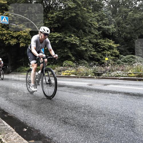 13.09.2026 - Stadtparktriathlon H.Heesch http://msf.ph/oto/10375277 13.09.2026 09:16:07 Radfahren 93, 168, 189 meine-sportfotos.de