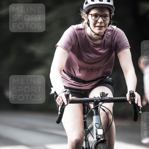 13.09.2026 - Stadtparktriathlon H.Heesch http://msf.ph/oto/10375278 13.09.2026 10:56:04 Radfahren 427, 506, 513, 561, 671 meine-sportfotos.de