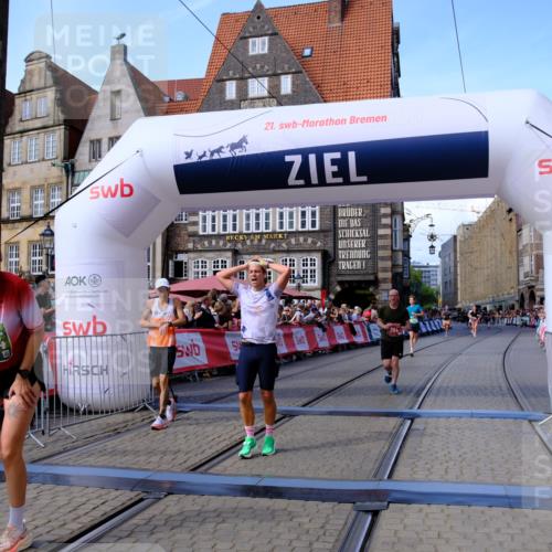 13.09.2026 - 21. swb-Marathon Bremen Tim E. http://msf.ph/oto/10375280 13.09.2026 13:11:37 Ziel 382, 1349, 2087, 3440, 3448, 3484, 3899, 4429, 6274, 8474, 9291, 9618, 9762 meine-sportfotos.de