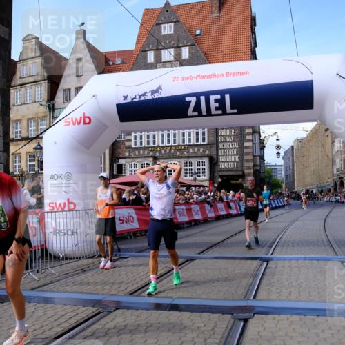 13.09.2026 - 21. swb-Marathon Bremen Tim E. http://msf.ph/oto/10375297 13.09.2026 13:11:37 Ziel 382, 1349, 2087, 3440, 3448, 3484, 3899, 4429, 6274, 8474, 9291, 9618, 9762 meine-sportfotos.de