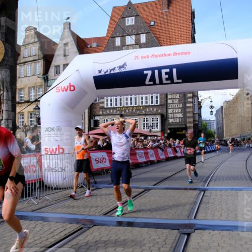 13.09.2026 - 21. swb-Marathon Bremen Tim E. http://msf.ph/oto/10375310 13.09.2026 13:11:37 Ziel 382, 1349, 2087, 3440, 3448, 3484, 3899, 4429, 6274, 8474, 9291, 9618, 9762 meine-sportfotos.de