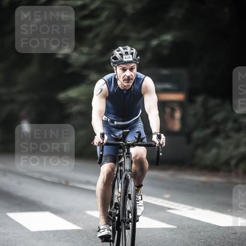 13.09.2026 - Stadtparktriathlon H.Heesch http://msf.ph/oto/10375318 13.09.2026 10:56:12 Radfahren 561, 1799 meine-sportfotos.de